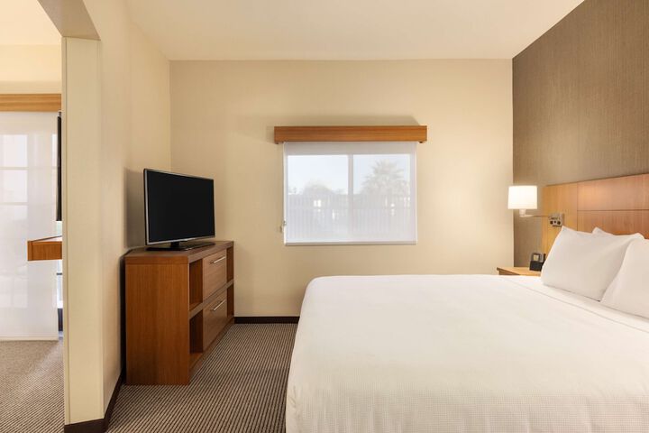 Hyatt Place Phoenix / Chandler-Fashion Center