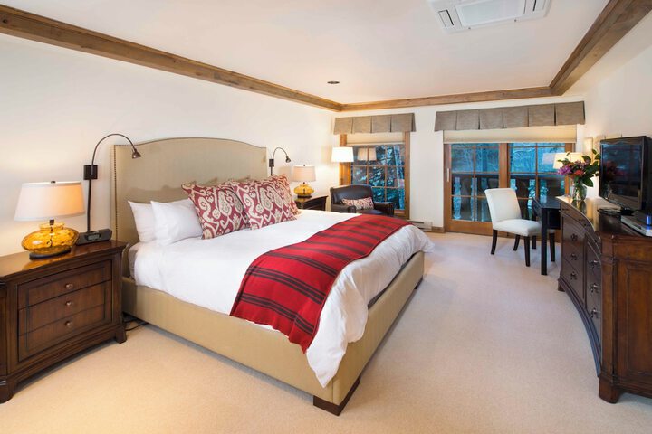 Room 28 of 102