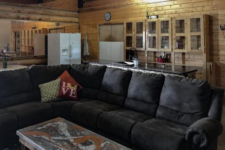 Lounge 20 of 24