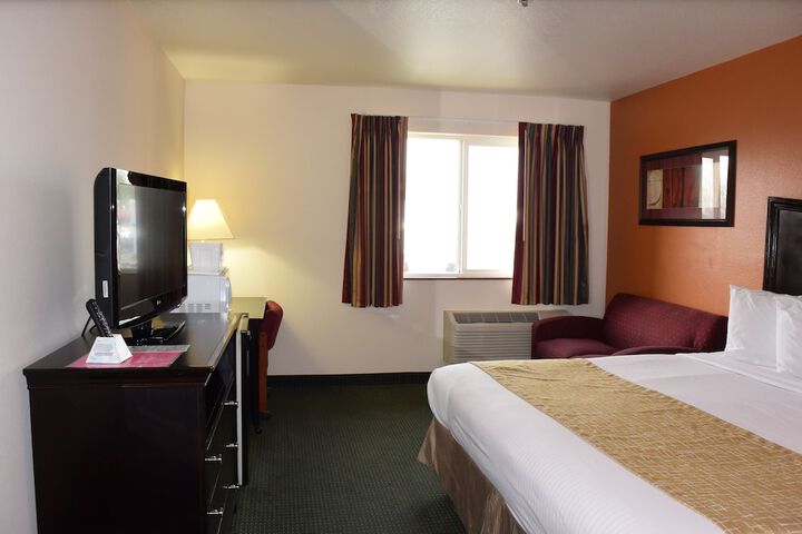 Travelodge Suites by Wyndham Newberg