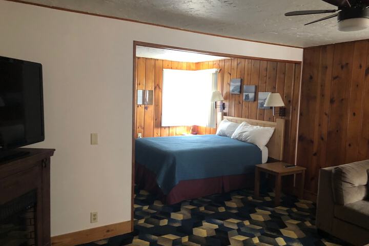 Room 73 of 98