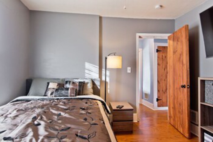 Amazing 5 Bedroom Downtown Ferndale House