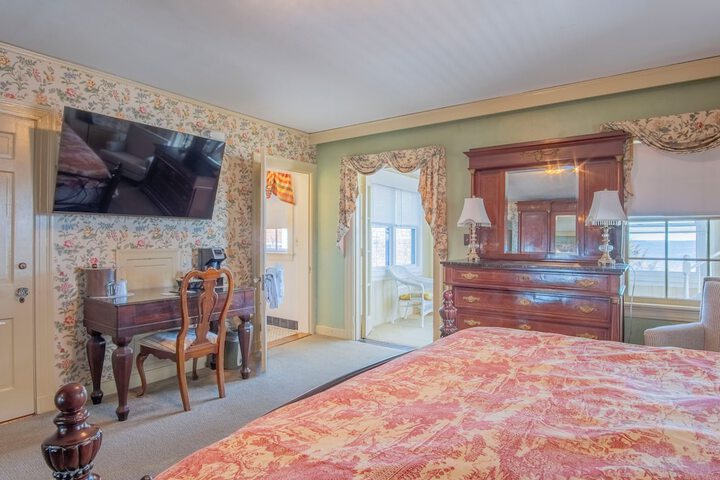 The Yankee Clipper Inn