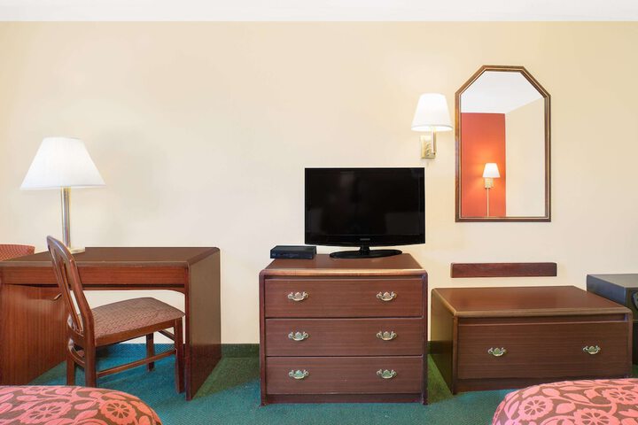 Room 4 of 14