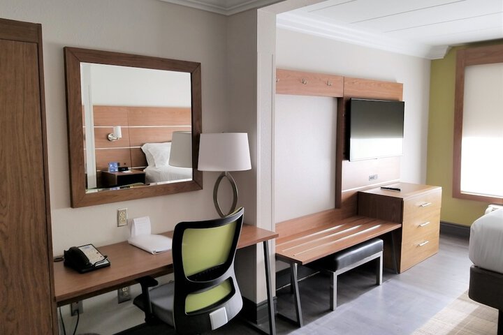 Room 14 of 30