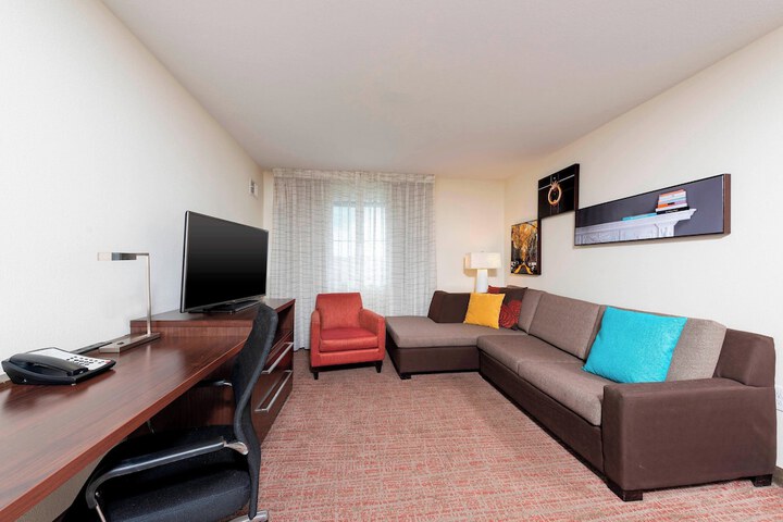 Residence Inn Akron South / Green