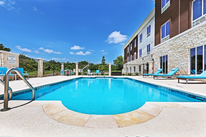 Pool 4 of 28