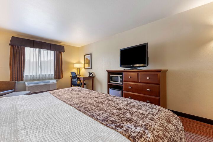 Best Western Plus Sparta Trail Lodge