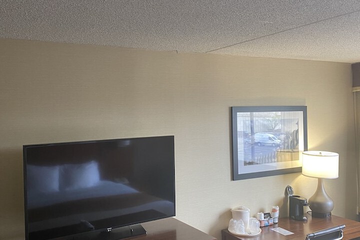 Room 13 of 23