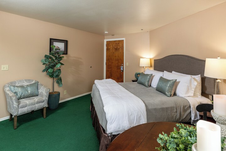 Room 16 of 176