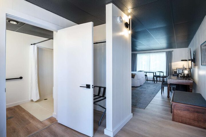 Room 33 of 40