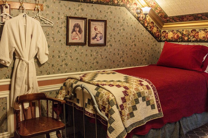 Room 53 of 223