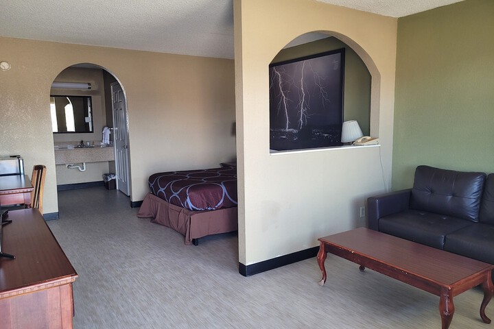 Room 27 of 40
