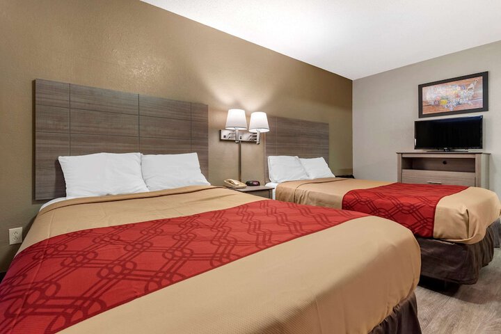 Room 32 of 38