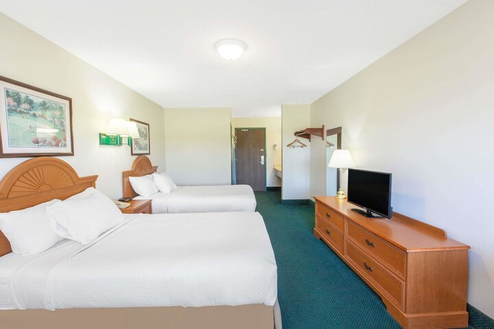 Room 13 of 35