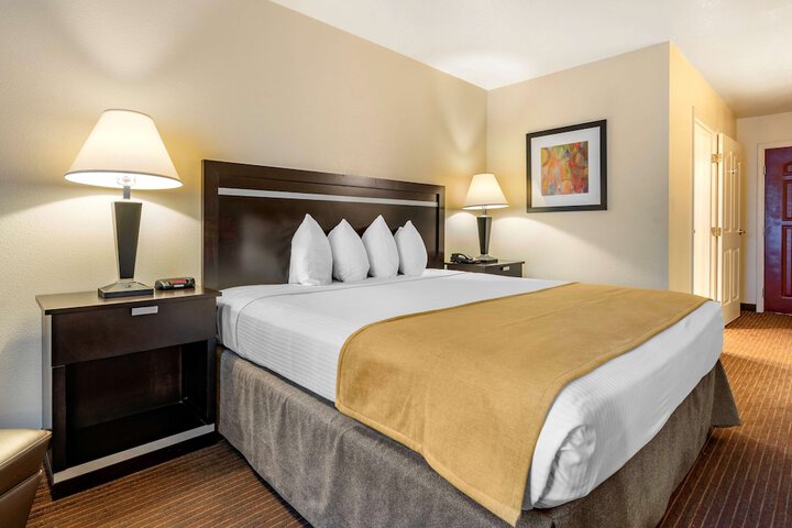 Room 35 of 48