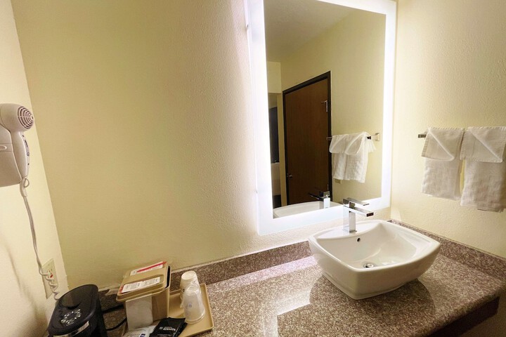 Room 21 of 37