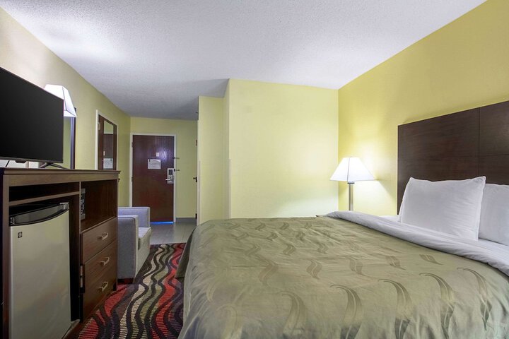 Room 17 of 37