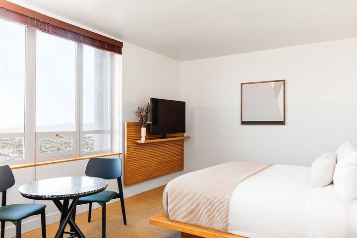 Room 25 of 56