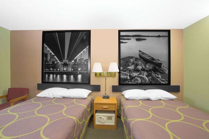 Room 4 of 15