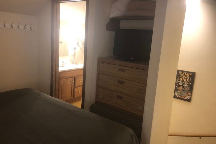 Room 128 of 185