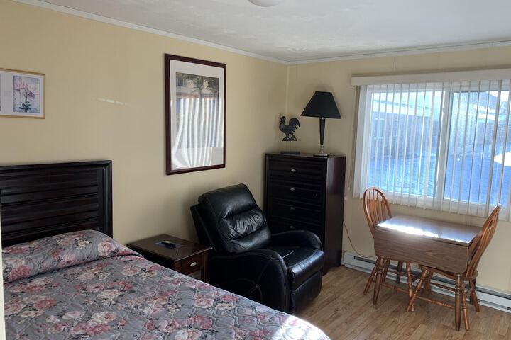 Room 9 of 33