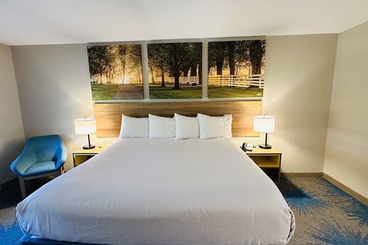 Room 27 of 34