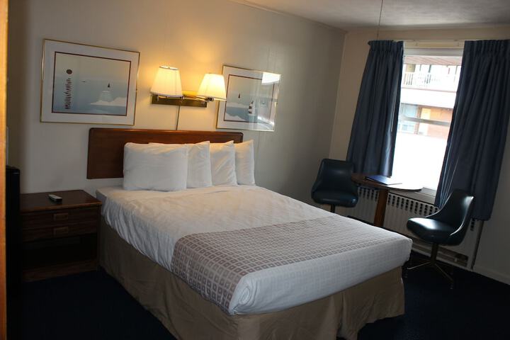 Room 28 of 63