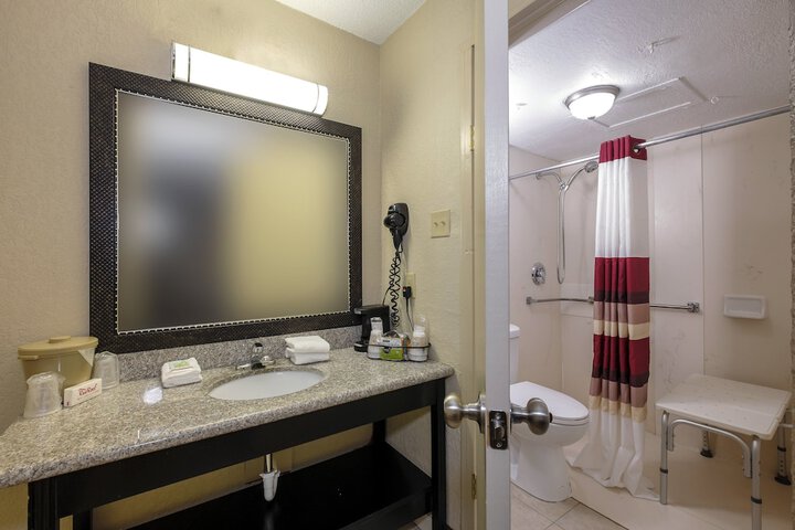Room 21 of 33