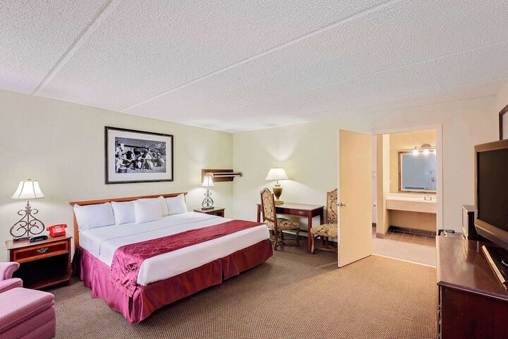 Days Inn by Wyndham Bay City