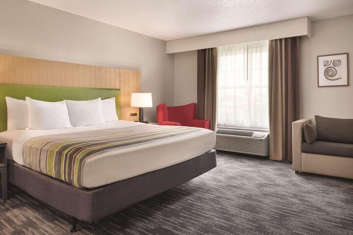 Country Inn & Suites by Radisson Pella, IA