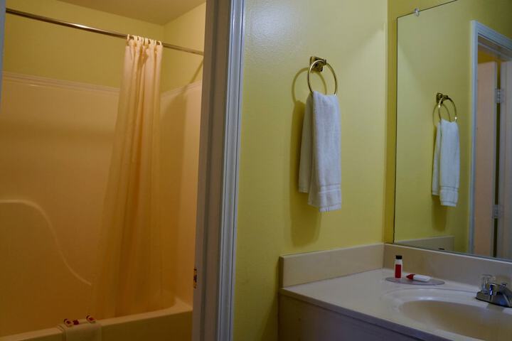Room 28 of 33