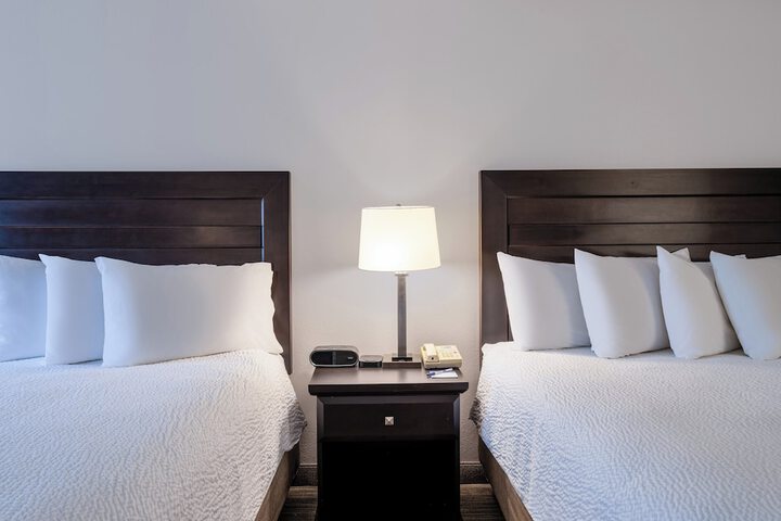 Holiday Inn Express & Suites Chicago-Libertyville by IHG