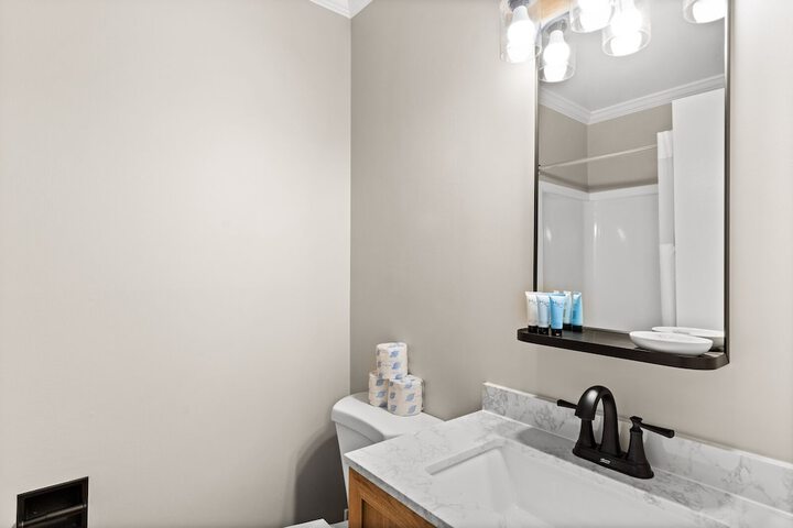 Room 32 of 164