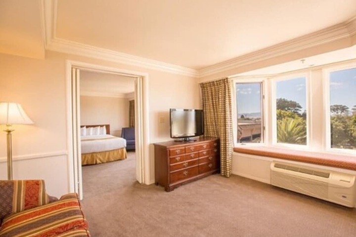 Room 18 of 33