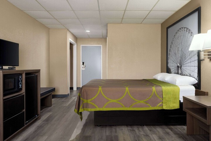 Room 9 of 36