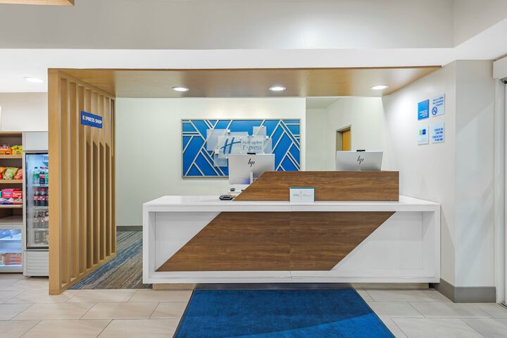 Holiday Inn Express Hotel & Suites Charlotte by IHG