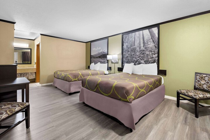 Super 8 by Wyndham Crescent City