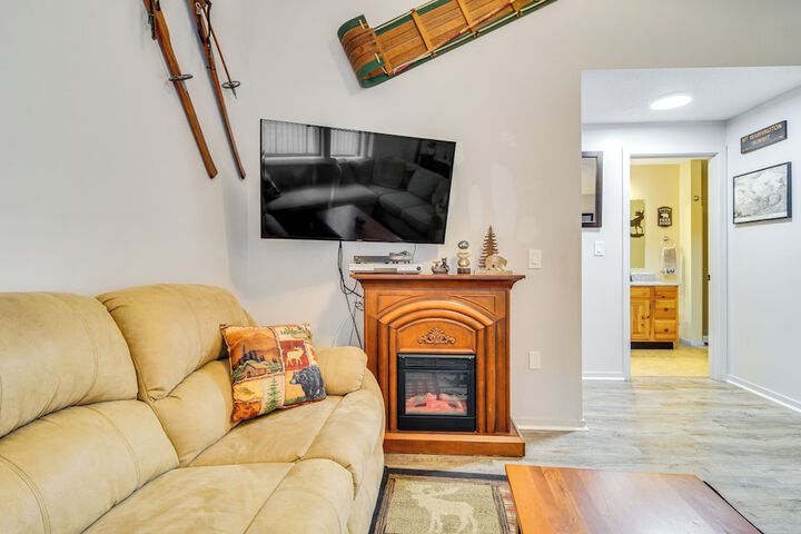 Cozy Bartlett Condo w / Deck & Resort Amenities!