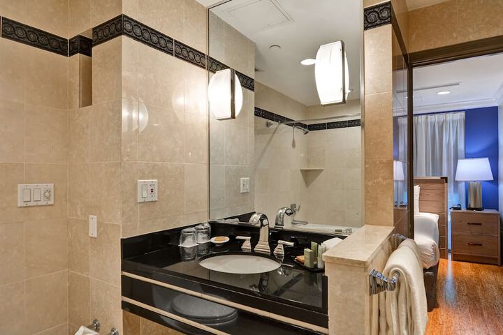 The Cincinnatian Hotel Curio Collection by Hilton