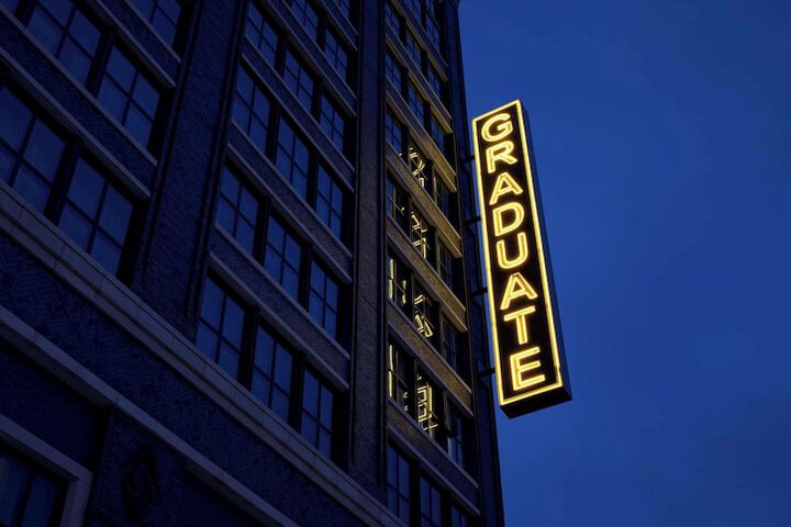 Hotel 7 of 100