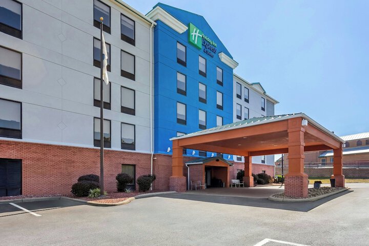 Holiday Inn Express Suites Charleston by IHG