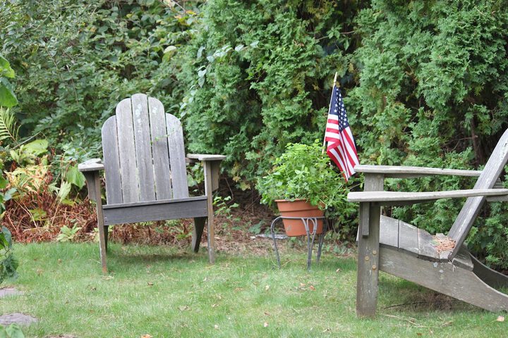 Allen Harbor Breeze Inn & Gardens