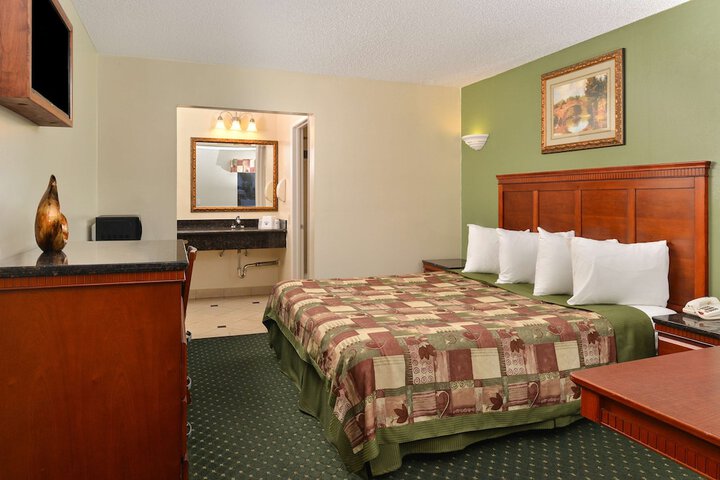 Room 33 of 41