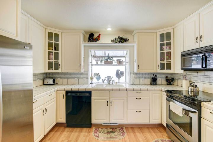 Pet-friendly California Cabin w / Beach Access