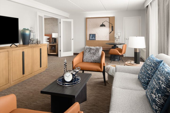 Sheraton Milwaukee Brookfield Hotel