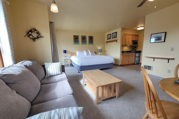 Sea Breeze Court