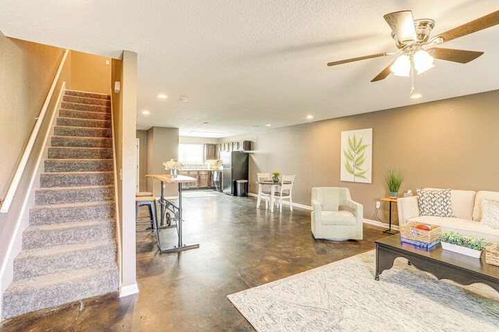 Quaint Pocahontas Townhome Central Location!