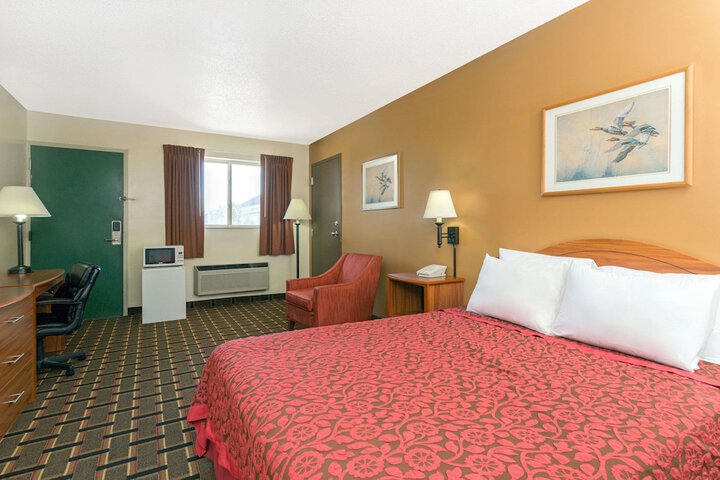 Room 12 of 16