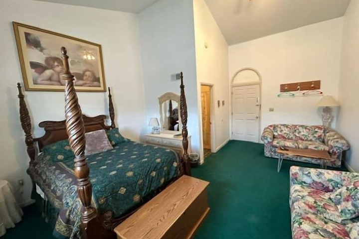 Room 14 of 26